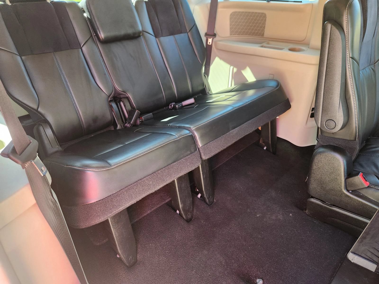 Used 2016 Chrysler Town & Country Limited Platinum w/ Trailer Tow Group FWD image 14