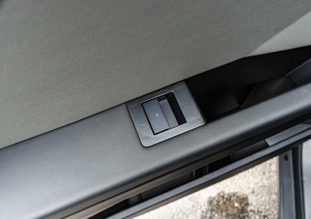 Used 2024 Tesla Cybertruck AWD Crew Cab image 39