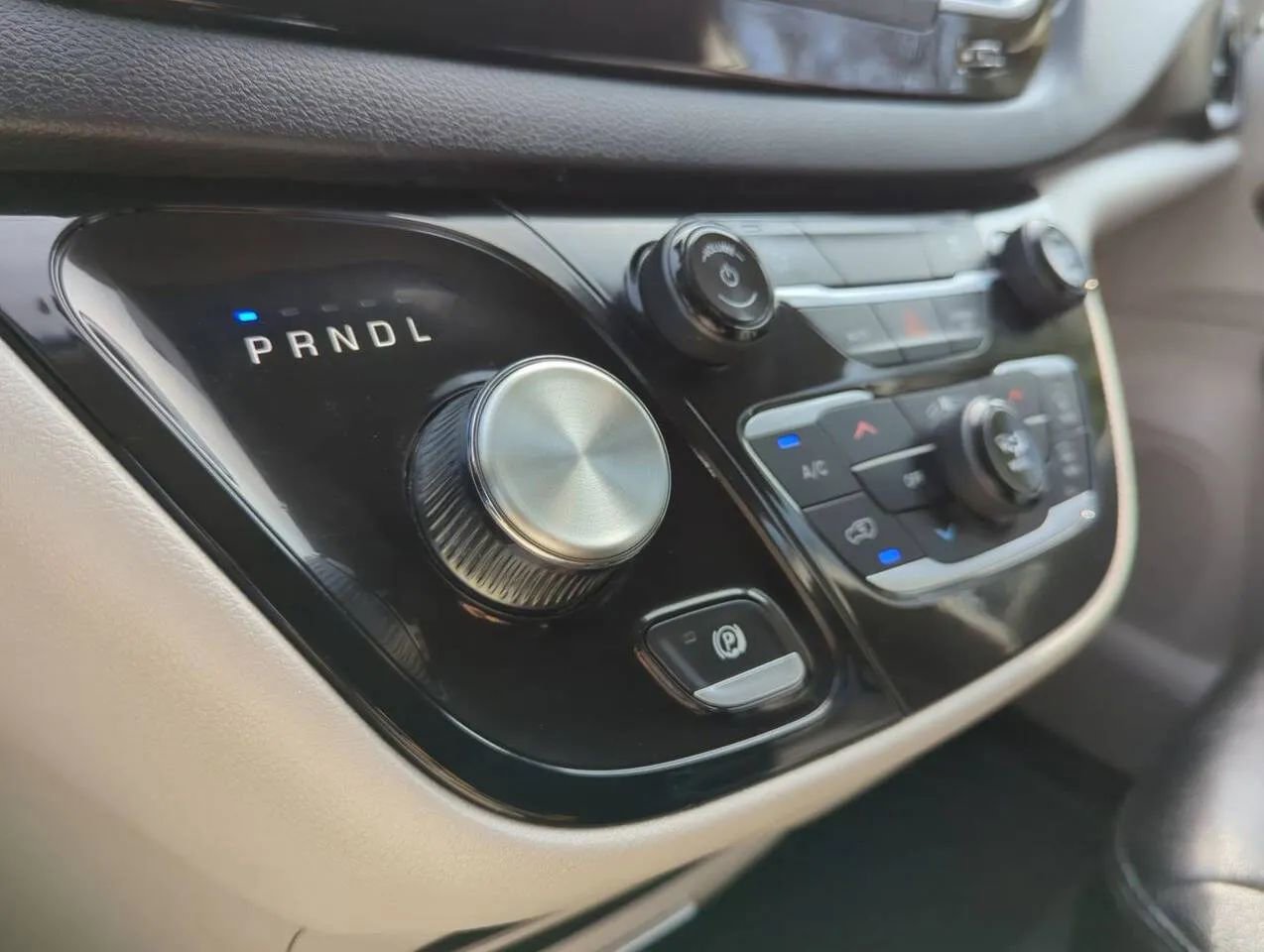Used 2023 Chrysler Voyager LX FWD image 20