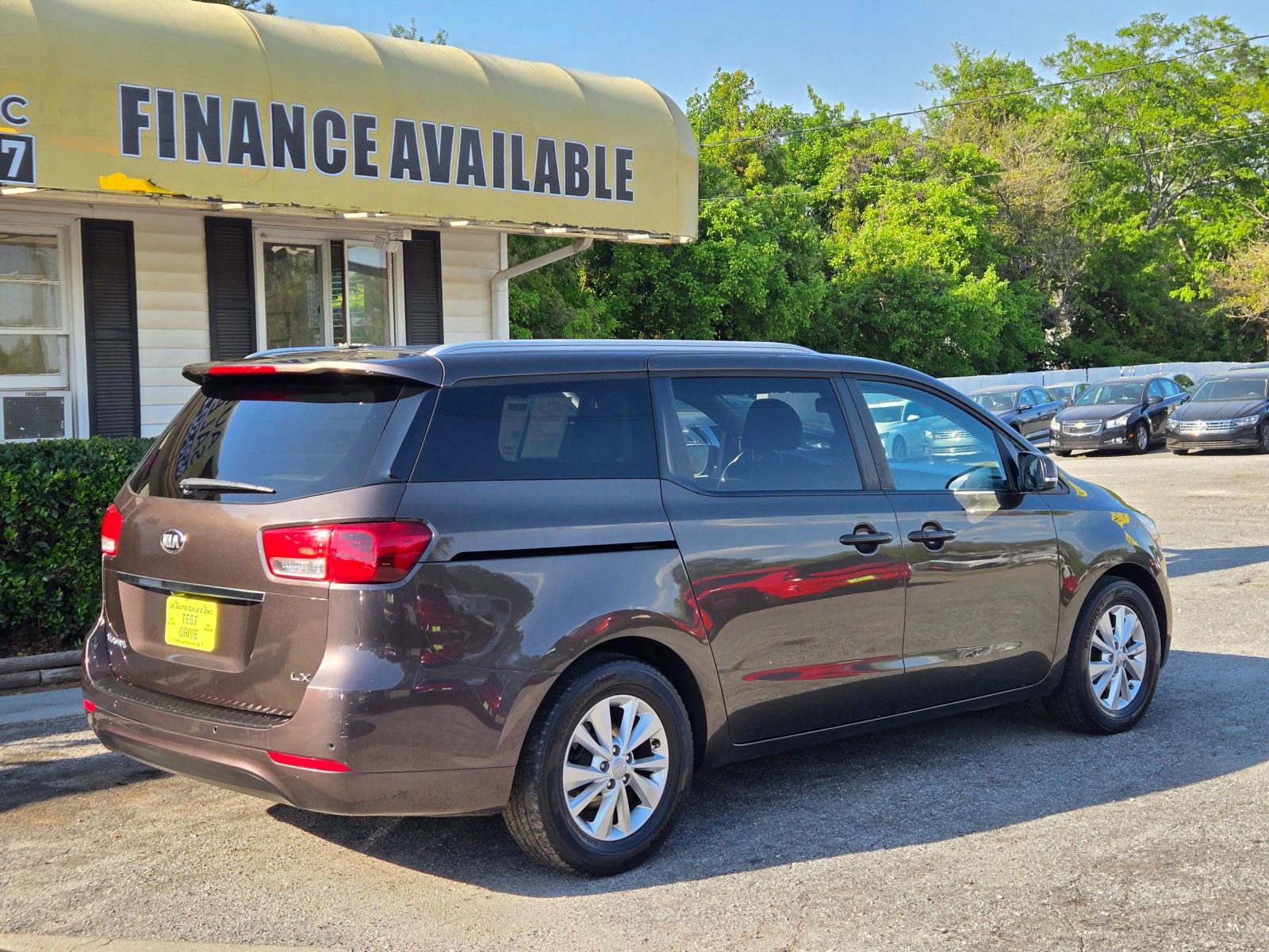 Used 2017 Kia Sedona LX w/ LX Essentials Premium Package image 3