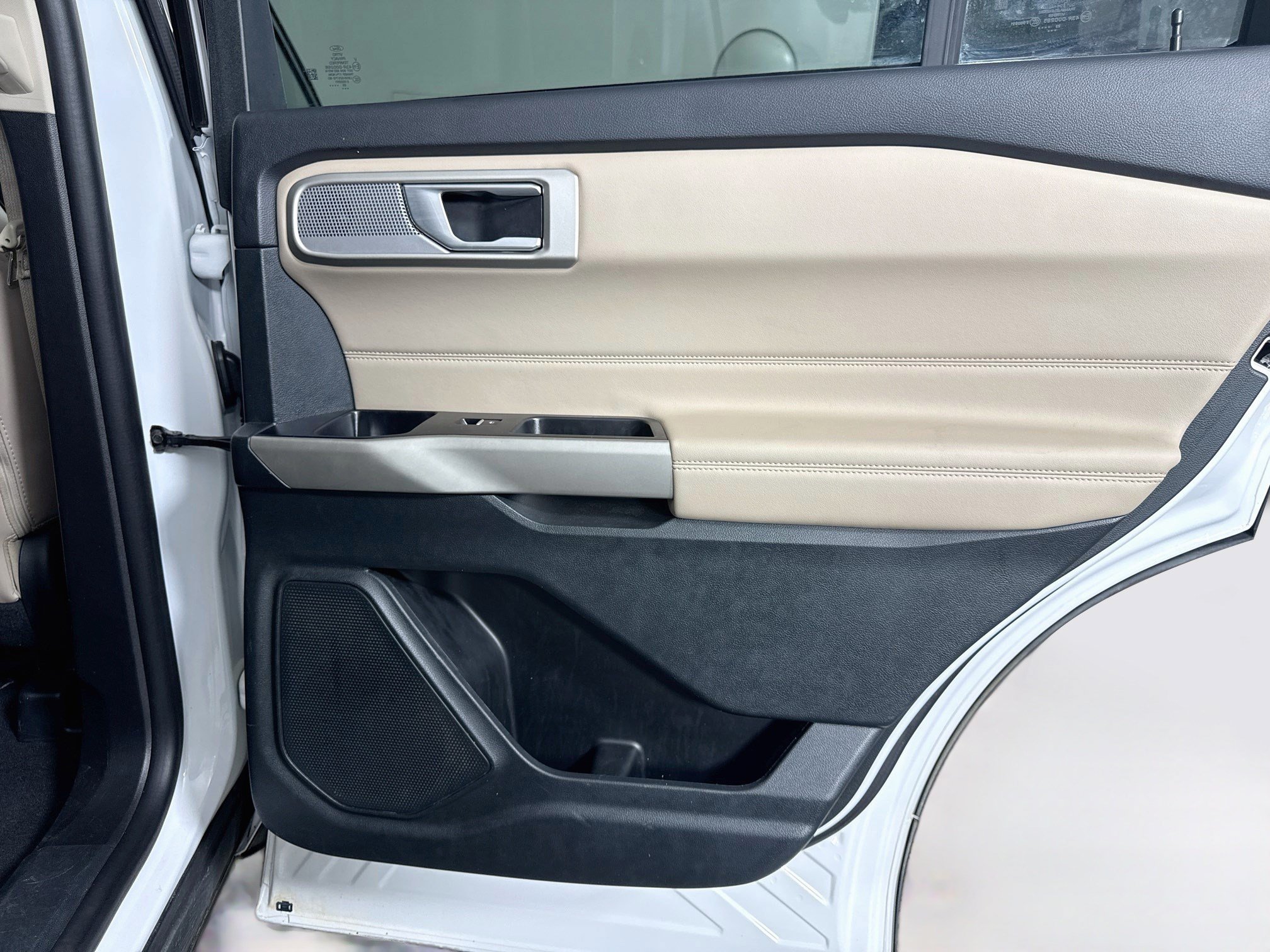 Used 2023 Ford Explorer XLT w/ Equipment Group 202A RWD image 28