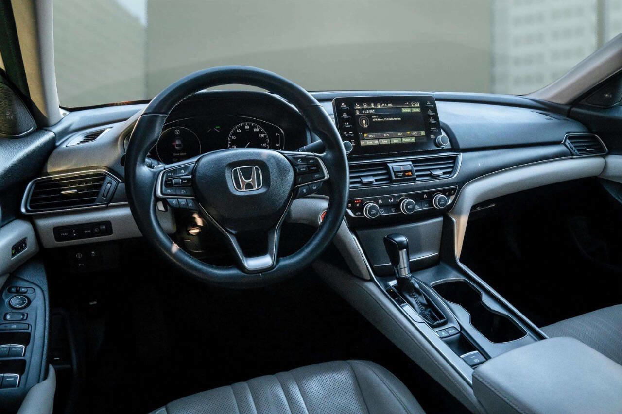 Used 2018 Honda Accord Touring image 4