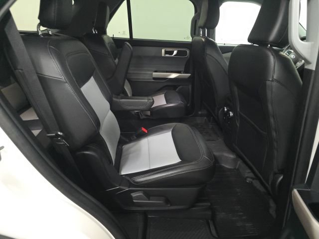 Used 2023 Ford Explorer XLT w/ Equipment Group 202A image 6