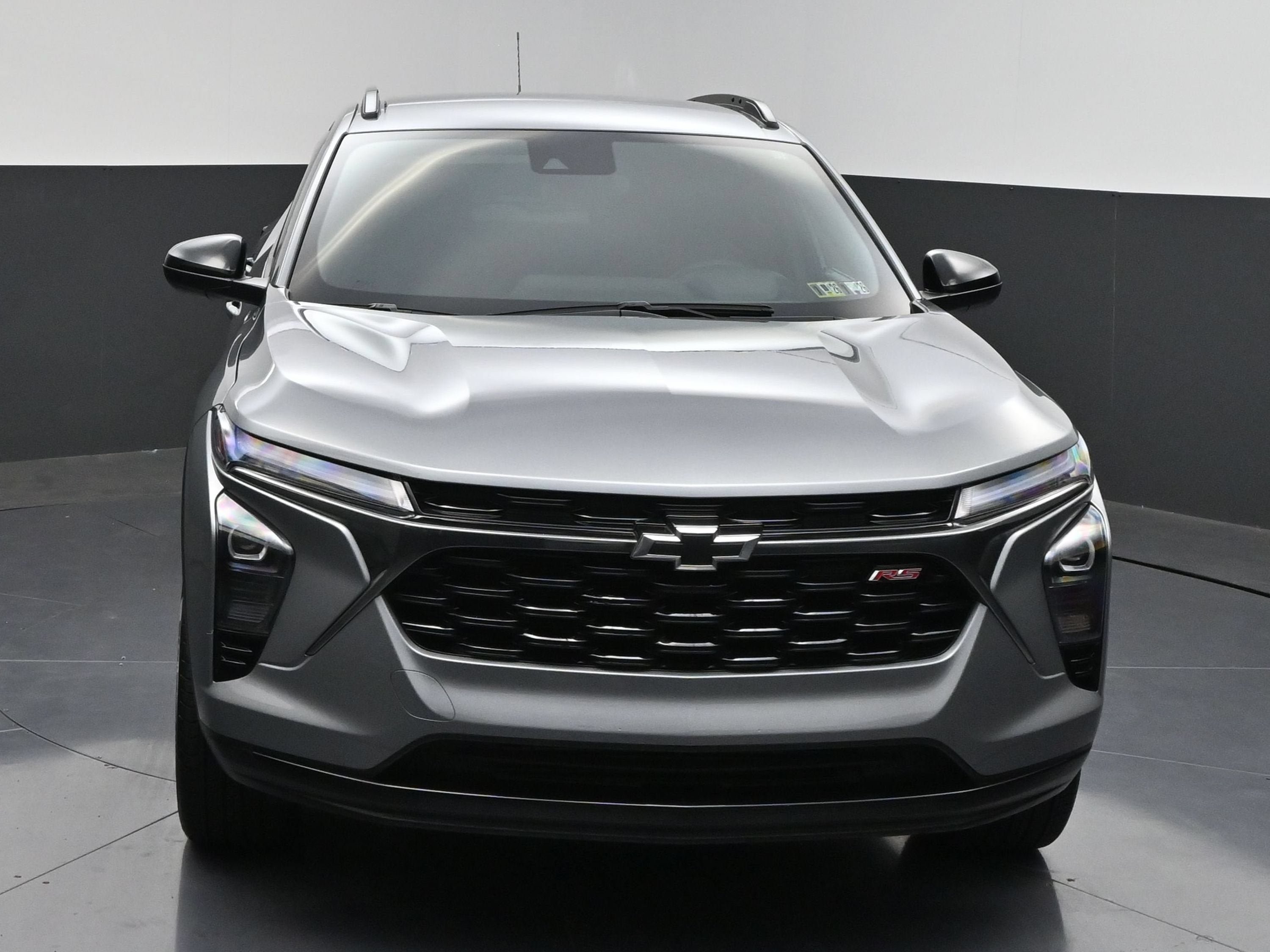 Used 2025 Chevrolet Trax RS w/ Driver Confidence Package FWD image 2