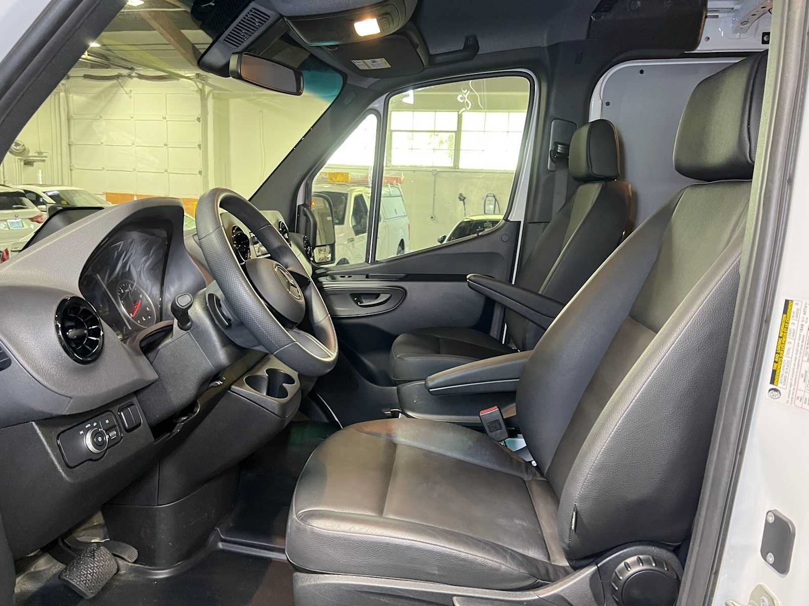 Used 2025 Mercedes-Benz Sprinter 2500 image 15