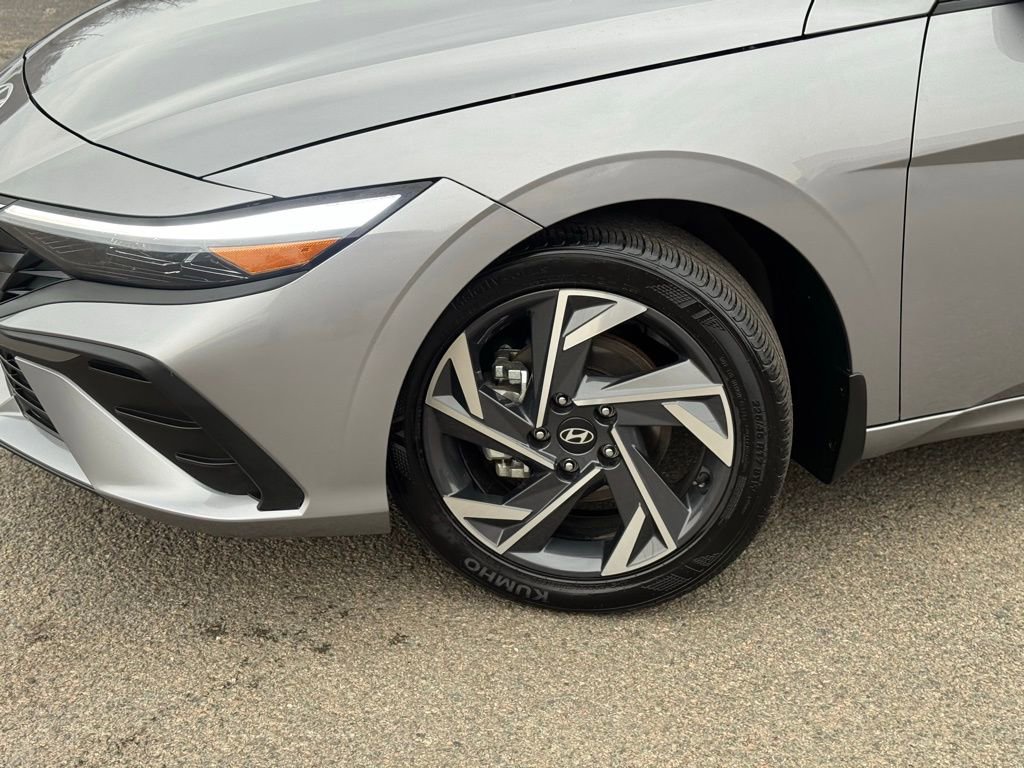 Certified 2025 Hyundai Elantra Sport image 7