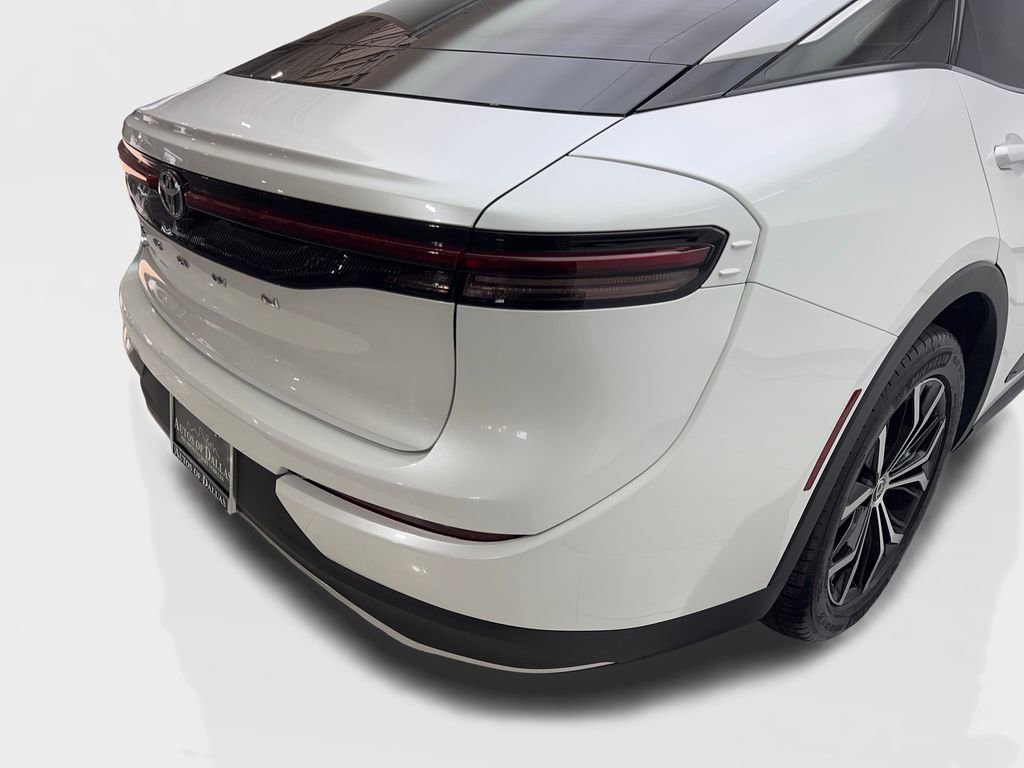 Used 2023 Toyota Crown XLE image 18