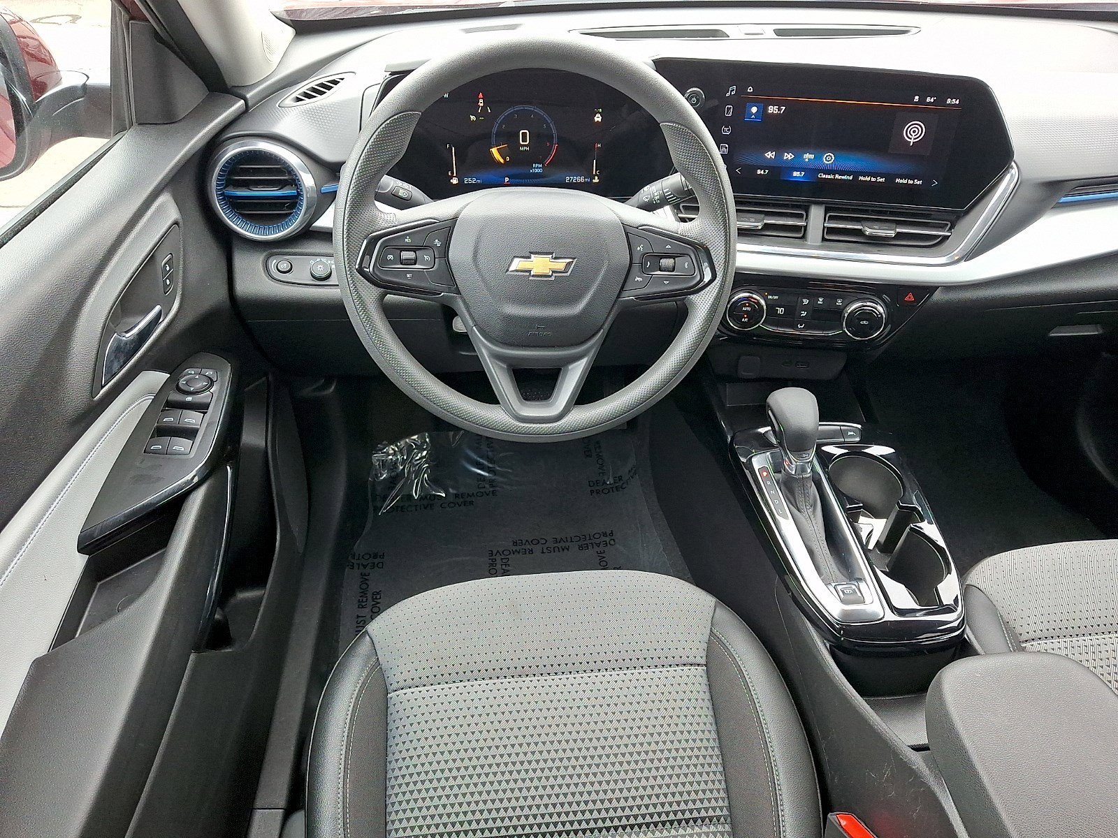 Used 2025 Chevrolet Trax LT FWD image 10
