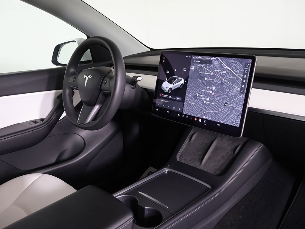 Used 2022 Tesla Model Y Long Range AWD/4WD image 28