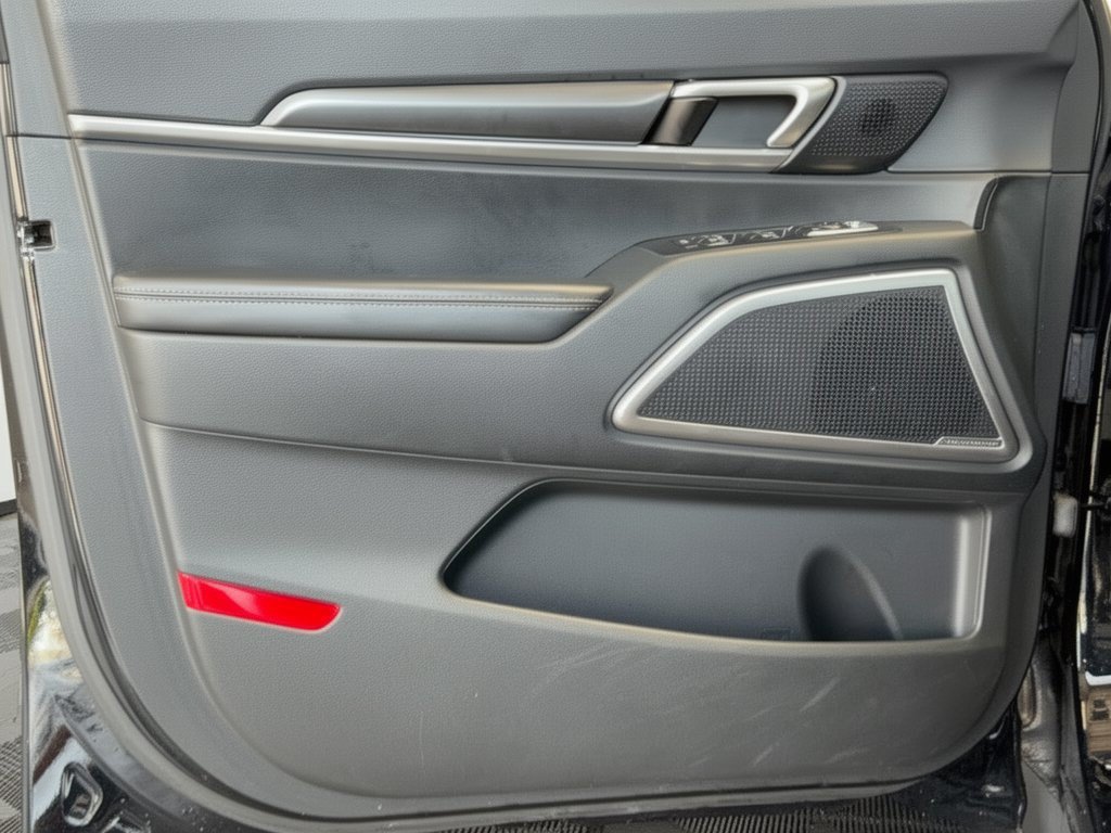 Used 2025 Kia Telluride S FWD image 14