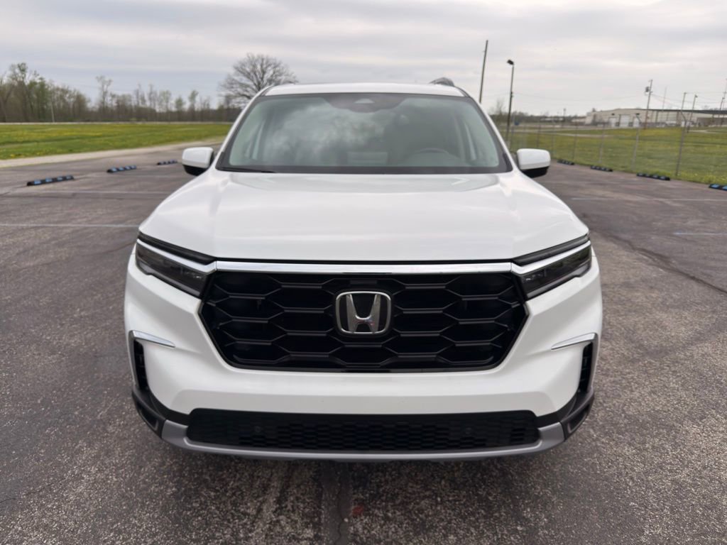 Used 2024 Honda Pilot Touring image 13