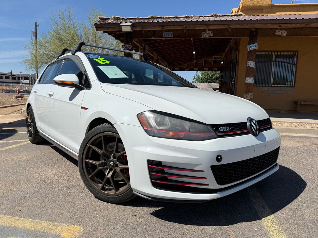 Used 2015 Volkswagen GTI SE FWD image 2