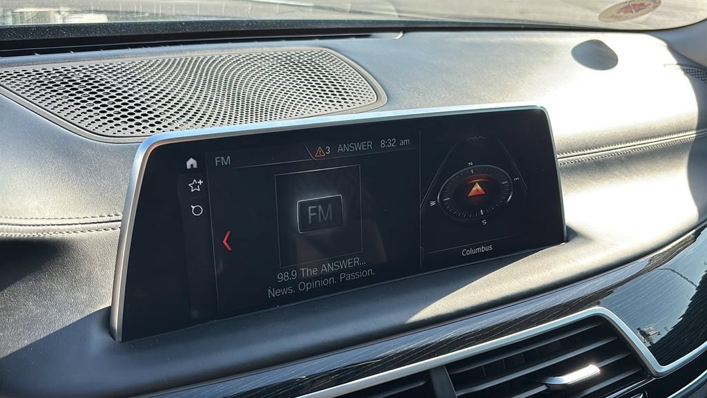 Used 2019 BMW 750i xDrive w/ Autobahn Package AWD/4WD image 18