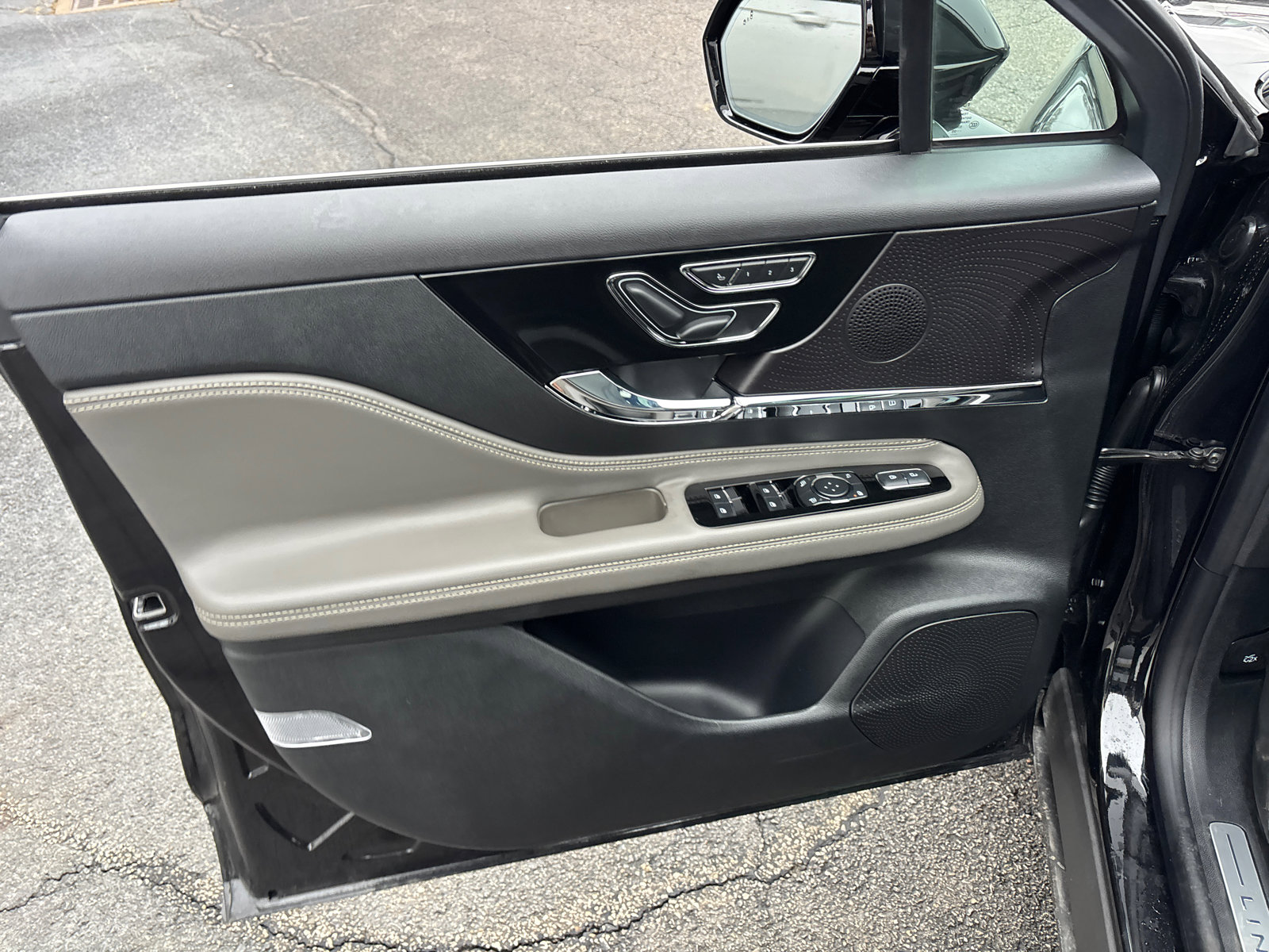 New 2026 Lincoln Corsair Premiere image 11