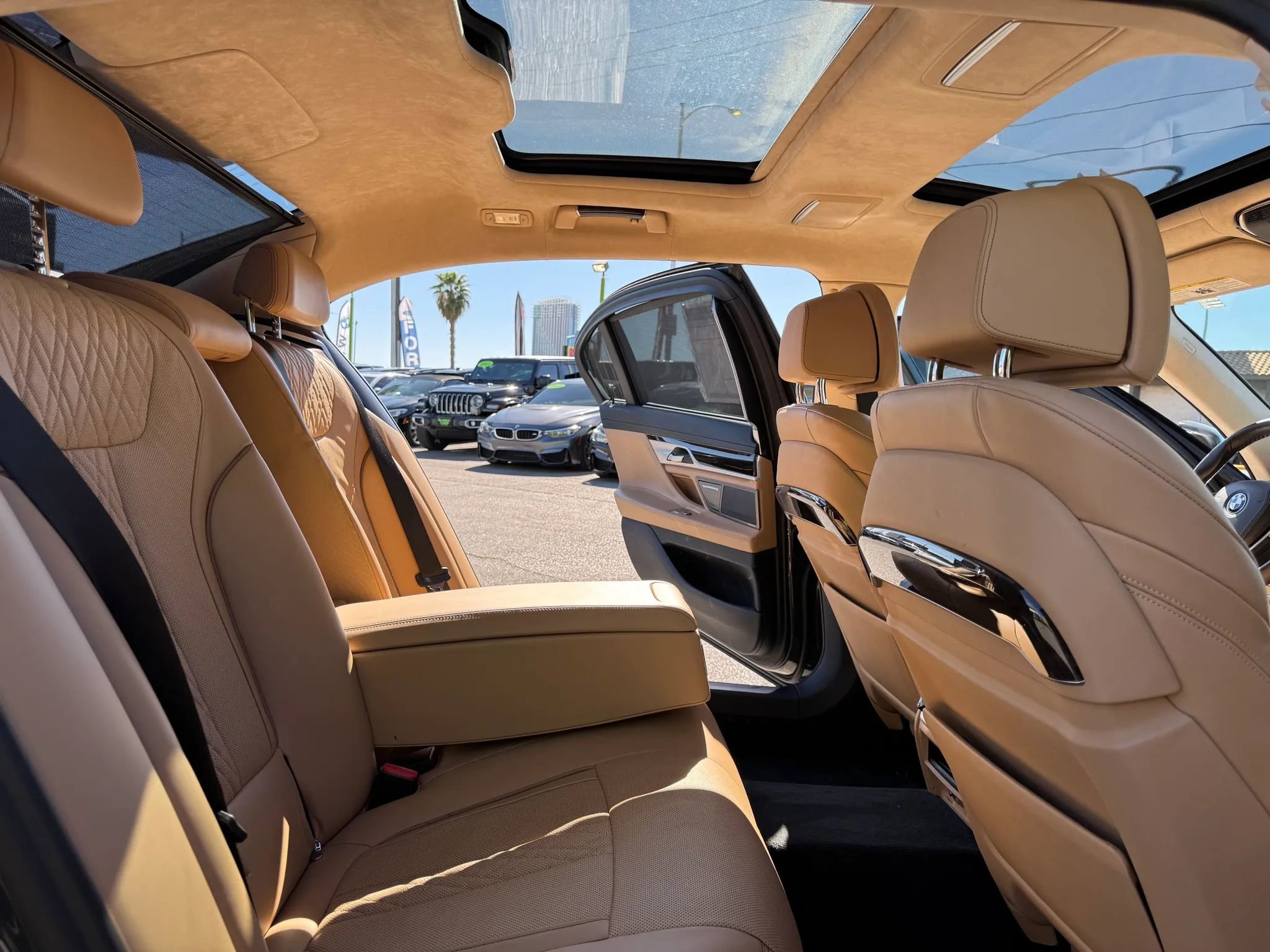 Used 2021 BMW 750i xDrive w/ Executive Package image 17