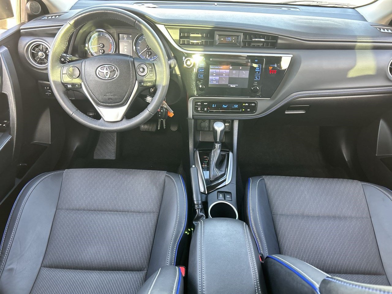Used 2018 Toyota Corolla SE FWD image 12