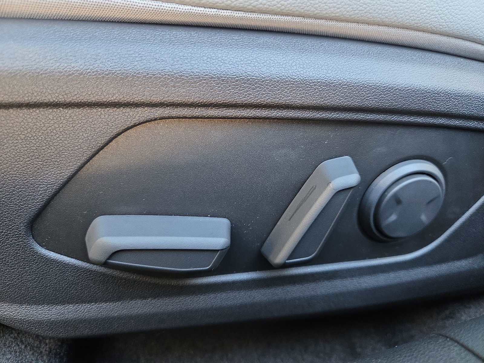 New 2026 Hyundai Elantra Limited image 17