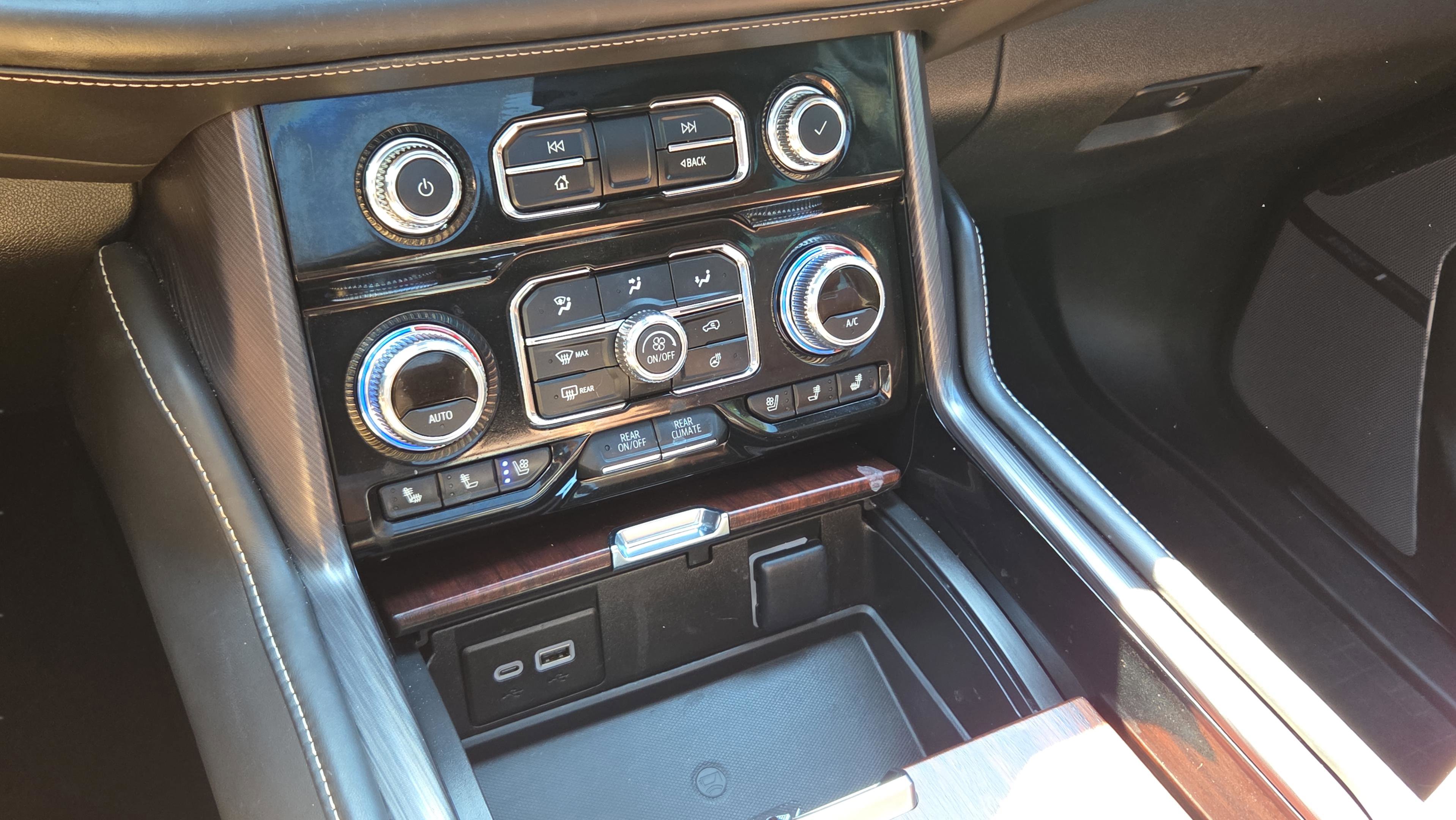 Certified 2023 GMC Yukon XL Denali Ultimate w/ LPO, Floor Liner Package AWD/4WD image 25