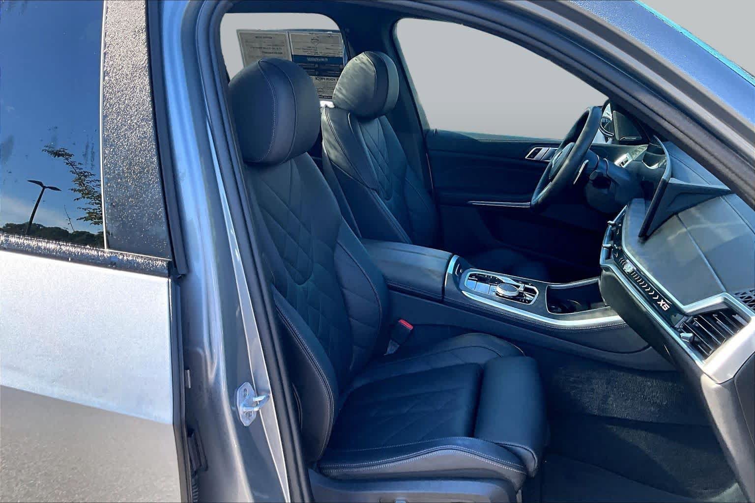 Used 2025 BMW X5 sDrive40i w/ M Sport Package RWD image 9