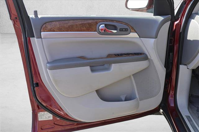 Used 2011 Buick Enclave CXL image 12