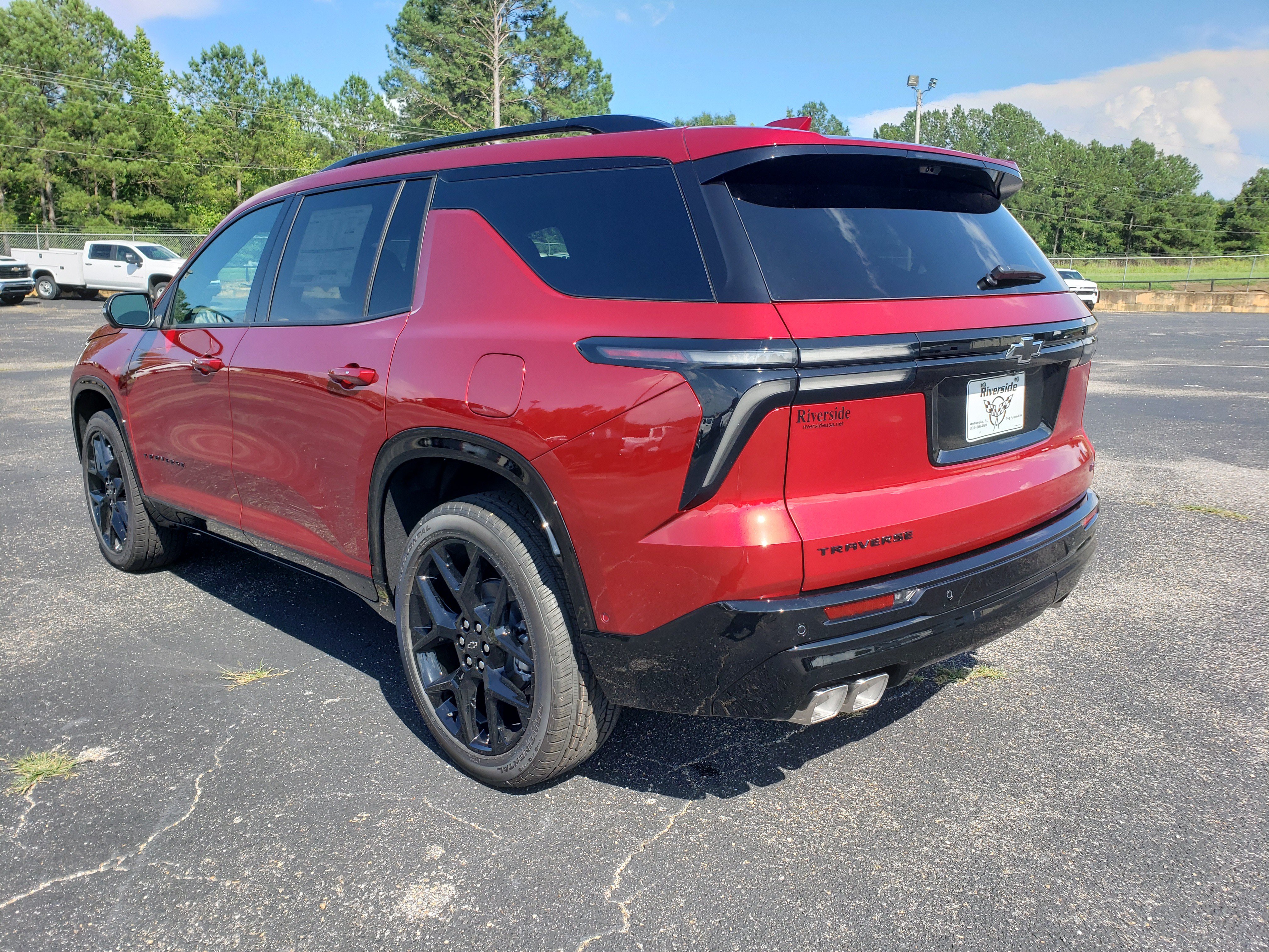 New 2026 Chevrolet Traverse RS w/ LPO, Floor Liner Package FWD image 4