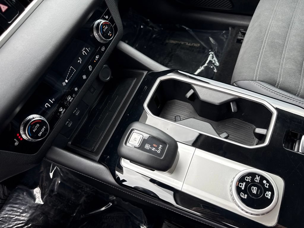 Used 2025 Mitsubishi Outlander SE AWD/4WD image 33