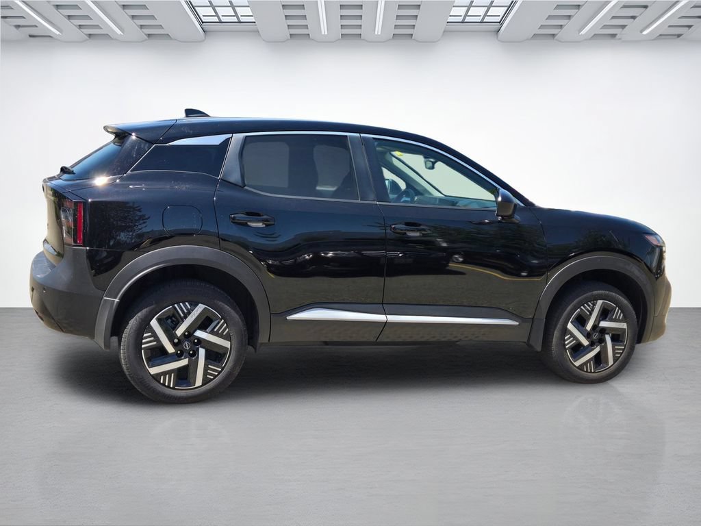 Used 2025 Nissan Kicks SV w/ Illumination Package FWD image 3