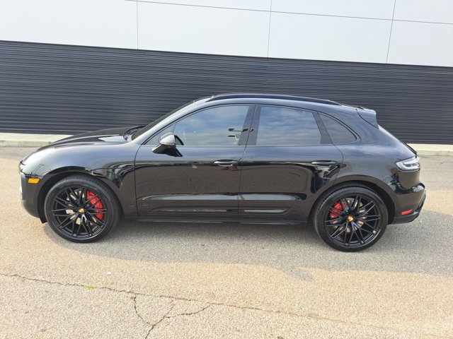 Certified 2023 Porsche Macan GTS image 2