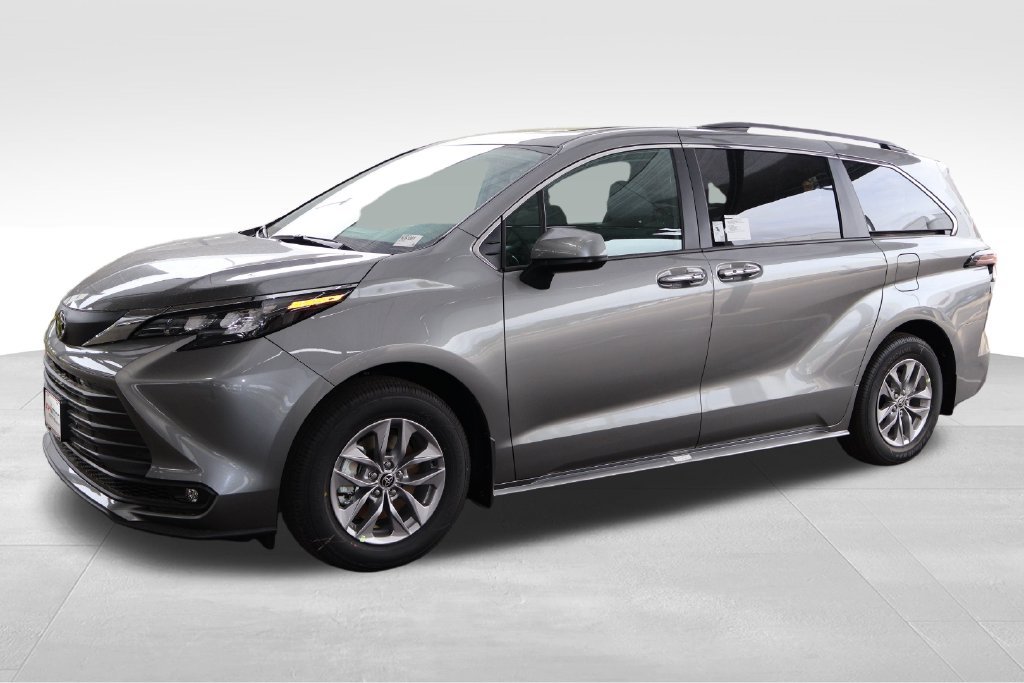 New 2026 Toyota Sienna XLE AWD/4WD image 11