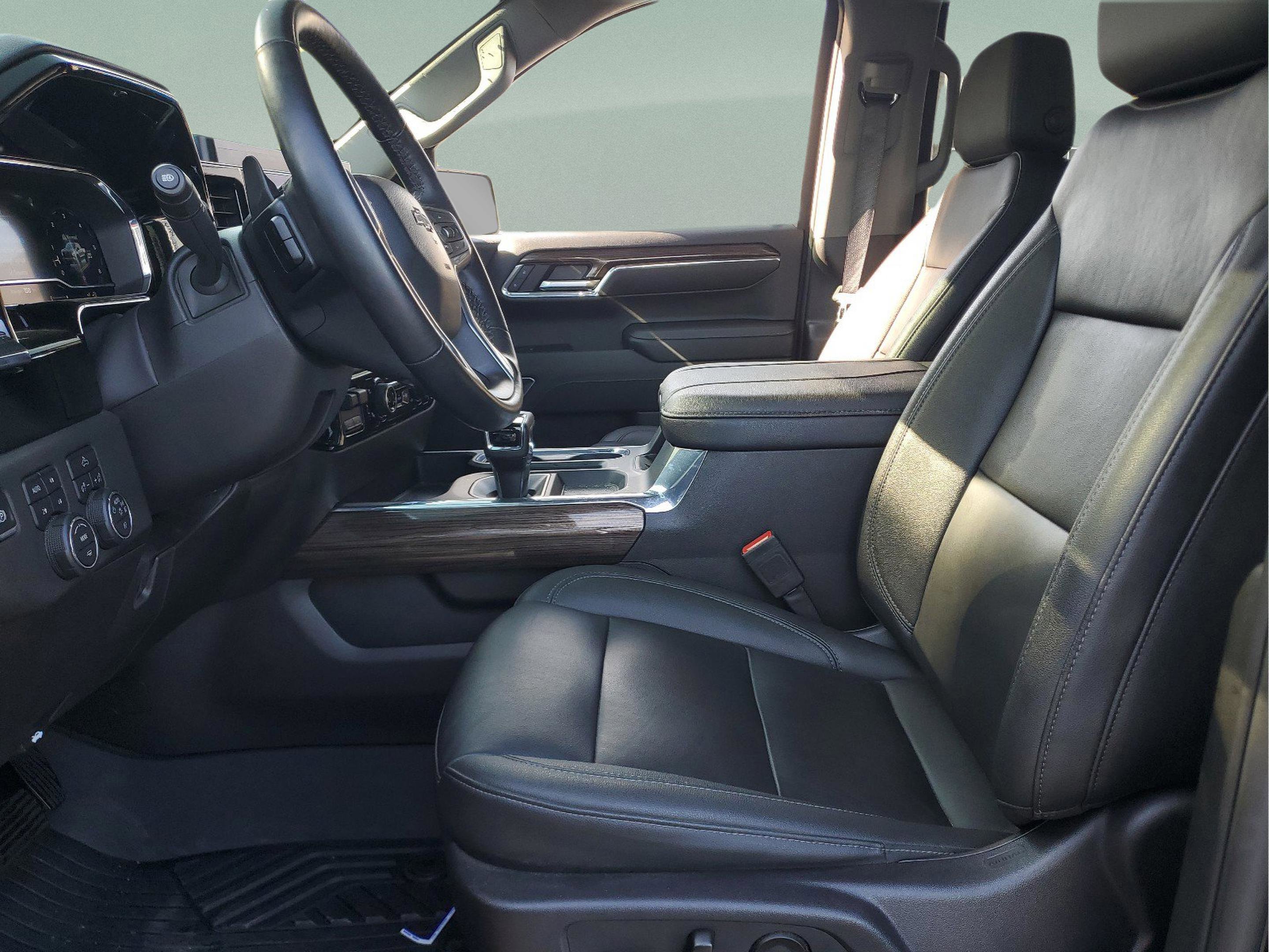 Used 2024 Chevrolet Silverado 1500 LT Trail Boss w/ Convenience Package II image 19