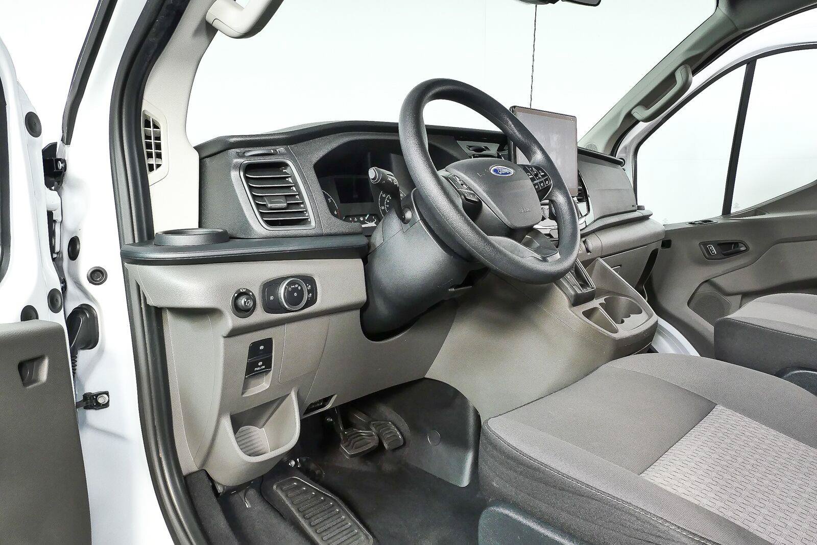Used 2023 Ford Transit 350 XLT RWD image 4
