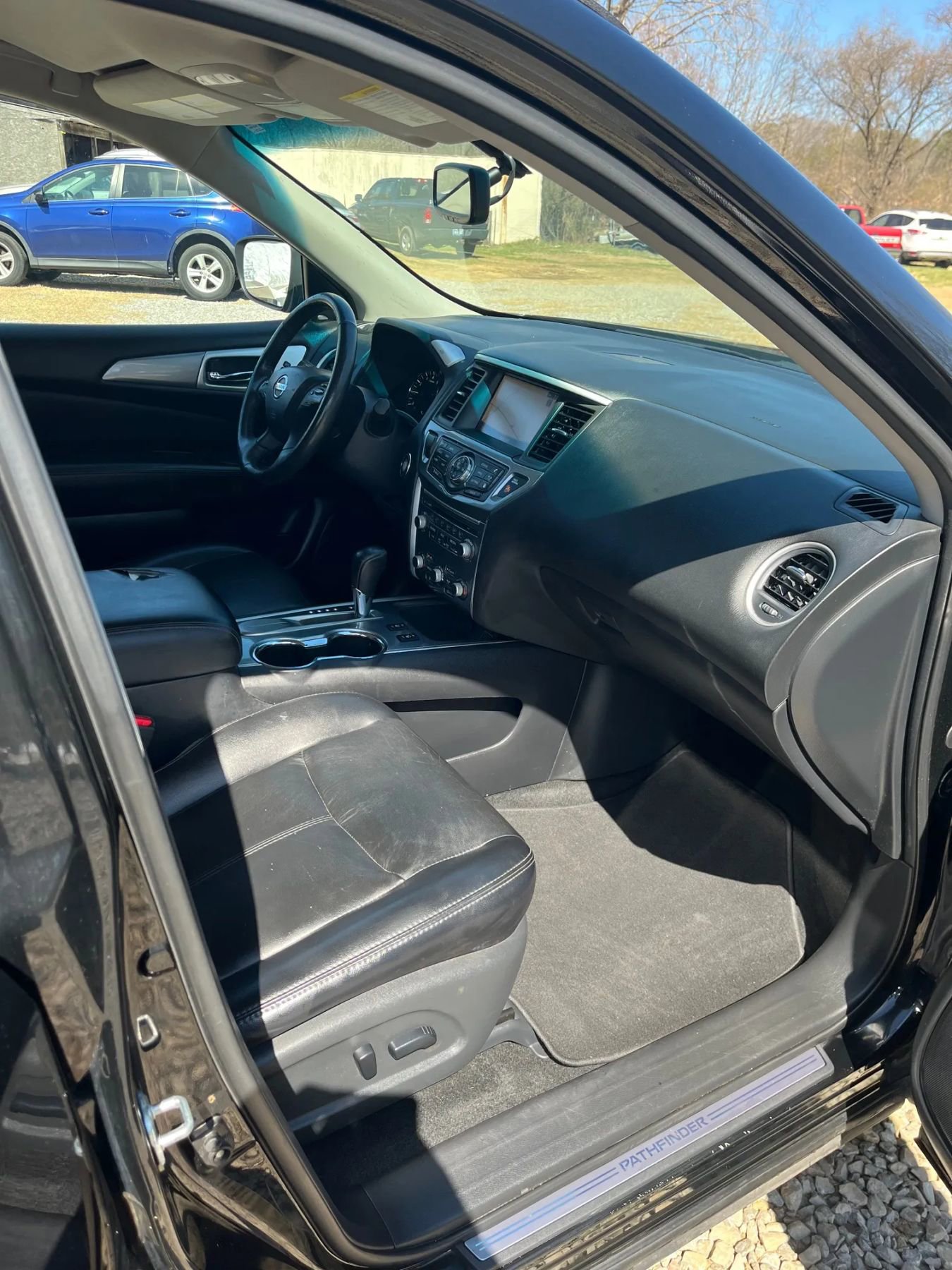 Used 2019 Nissan Pathfinder SL image 10