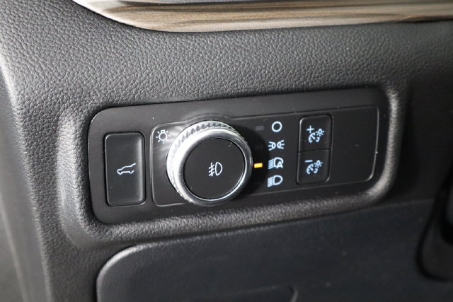 Used 2021 Ford Explorer Limited w/ Equipment Group 301A AWD/4WD image 19