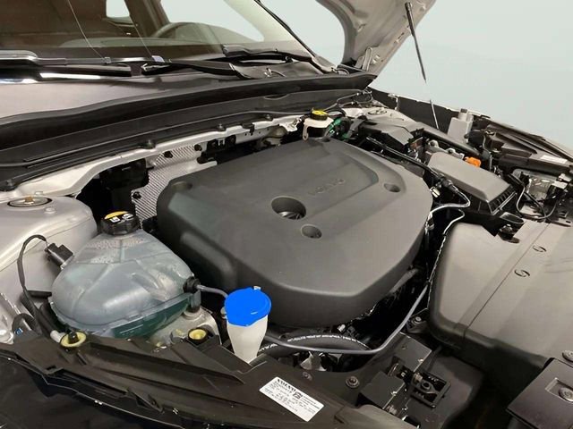 Used 2025 Volvo XC40 B5 Plus image 38