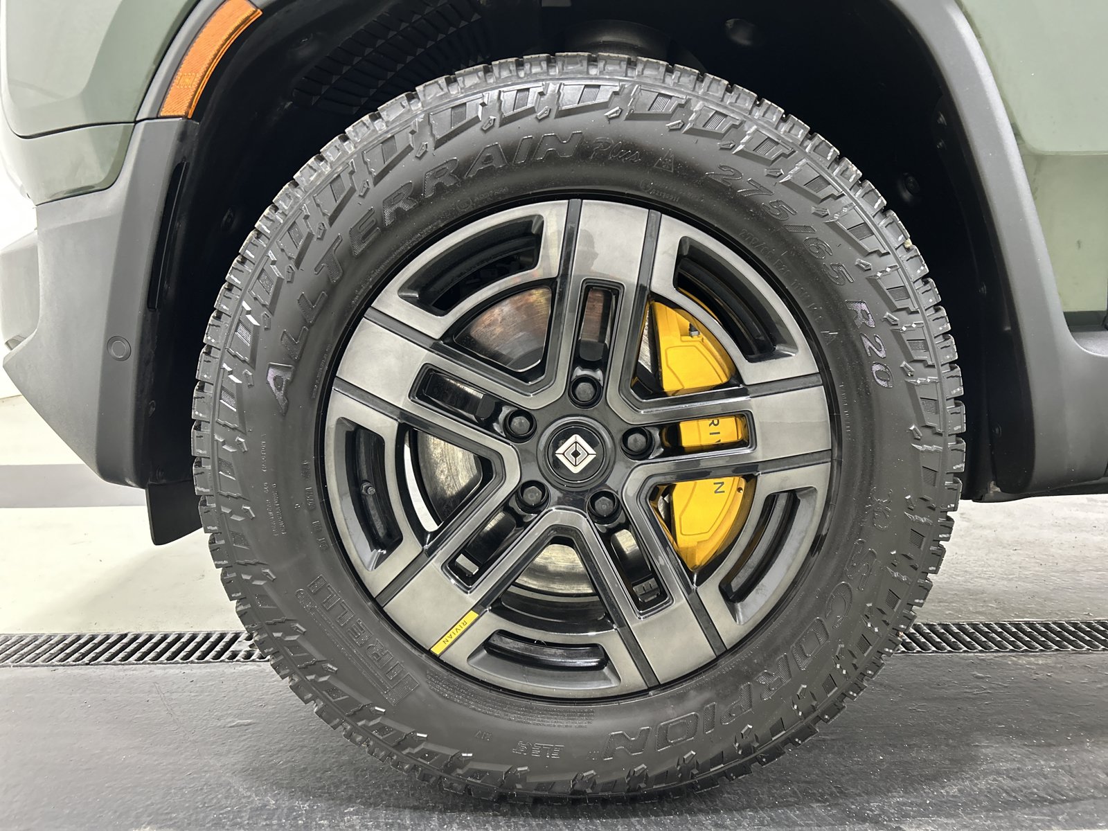 Used 2025 Rivian R1T Premium AWD/4WD image 9