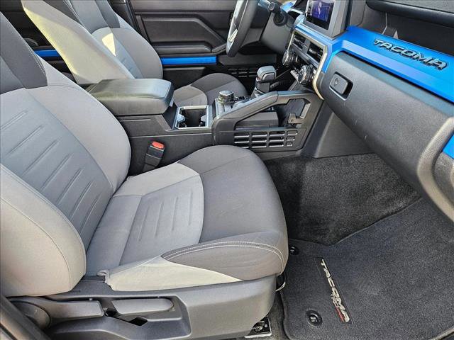 Used 2025 Toyota Tacoma TRD Sport AWD/4WD image 18
