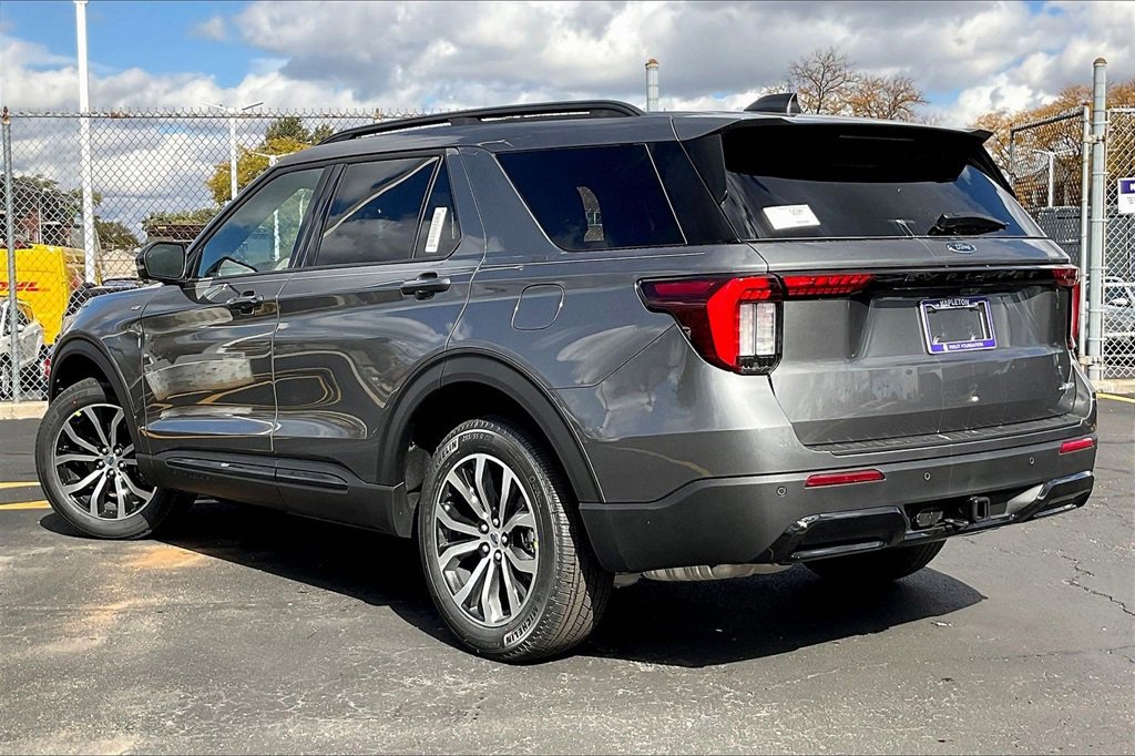 New 2026 Ford Explorer ST-Line image 3