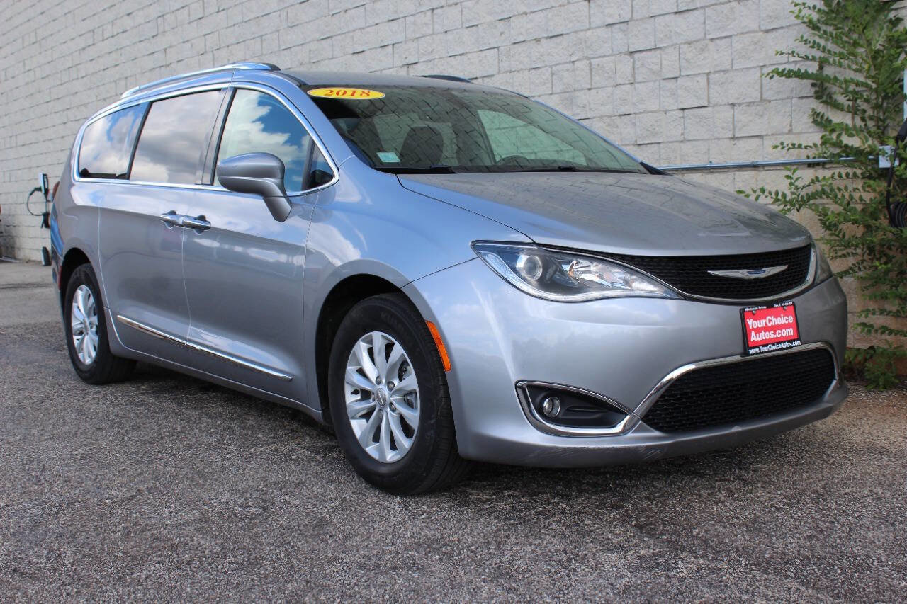Used 2018 Chrysler Pacifica Touring-L Plus image 4