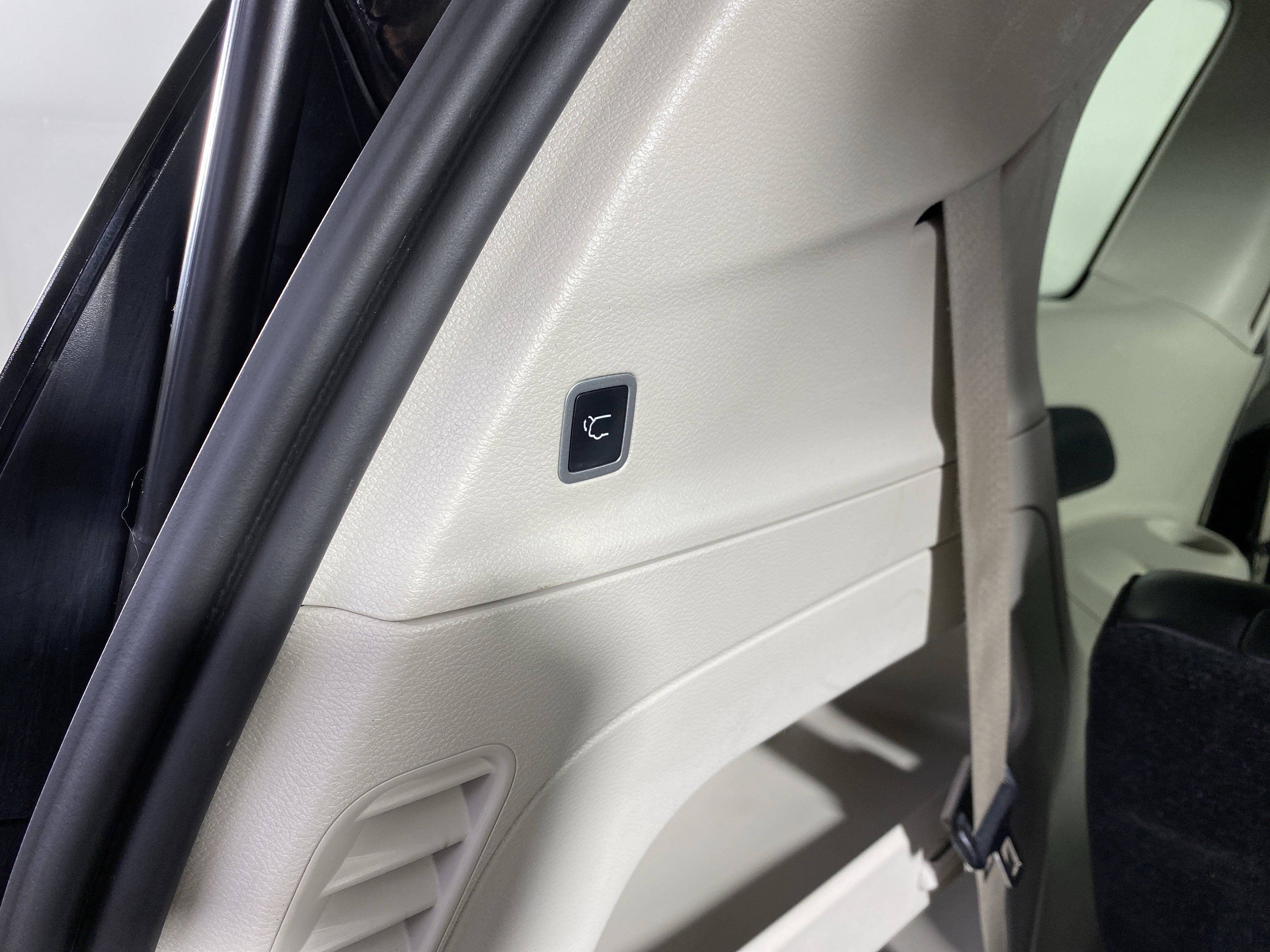 Used 2024 Chrysler Pacifica Touring-L image 35