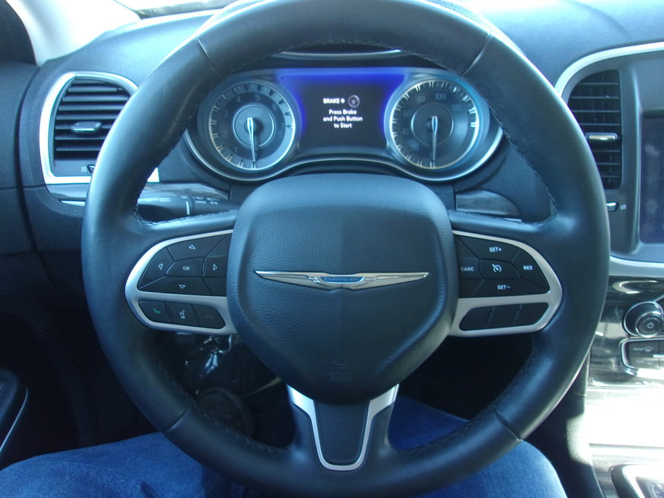 Used 2019 Chrysler 300 Touring image 11