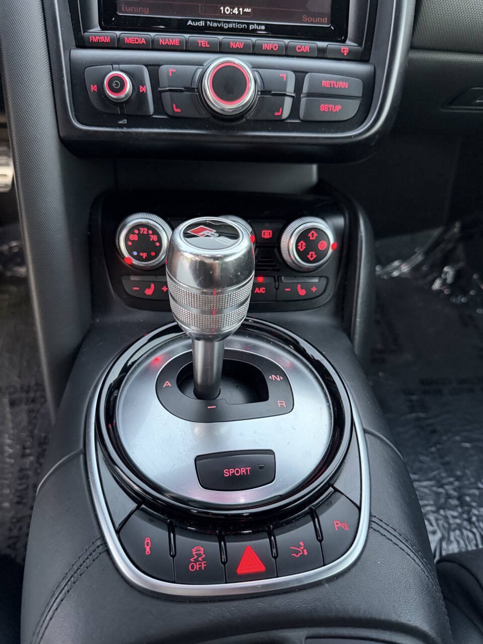 Used 2014 Audi R8 V8 w/ Ceramic Brake Package AWD/4WD image 29
