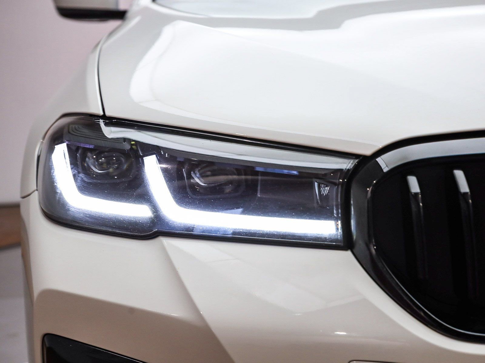 Certified 2023 BMW 530e w/ M Sport Package image 5