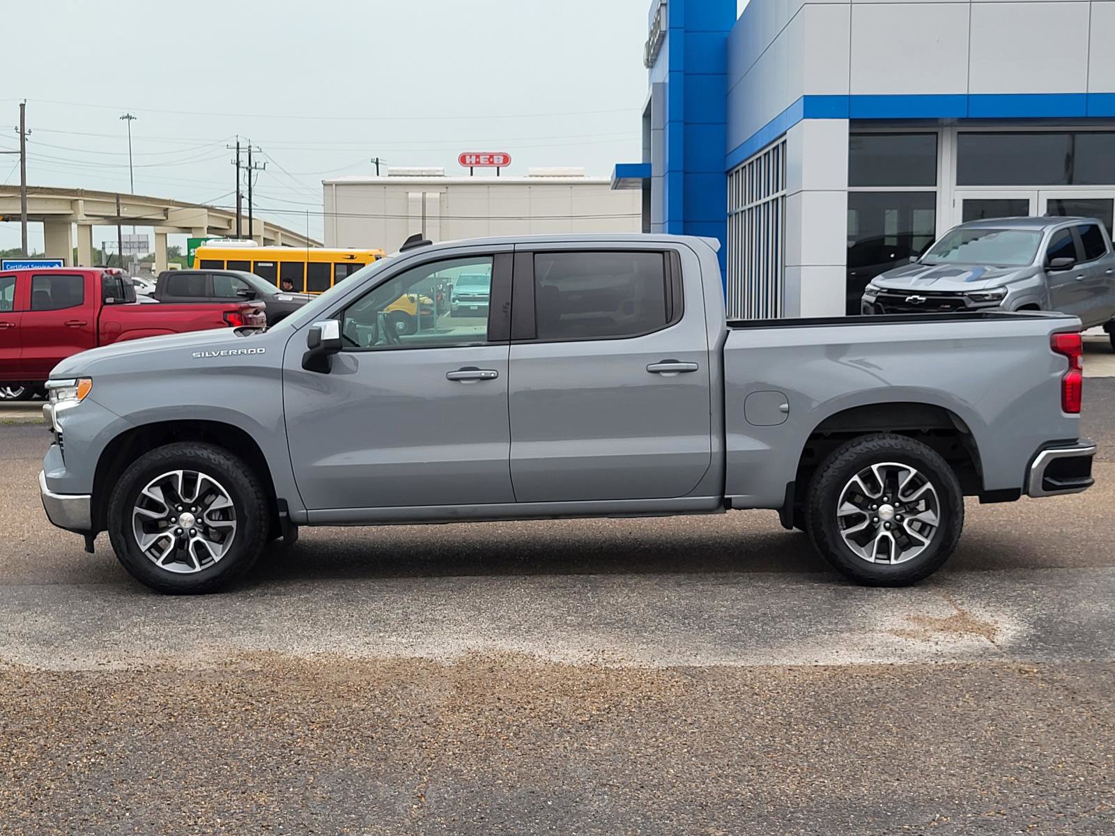 Used 2024 Chevrolet Silverado 1500 LT RWD image 2