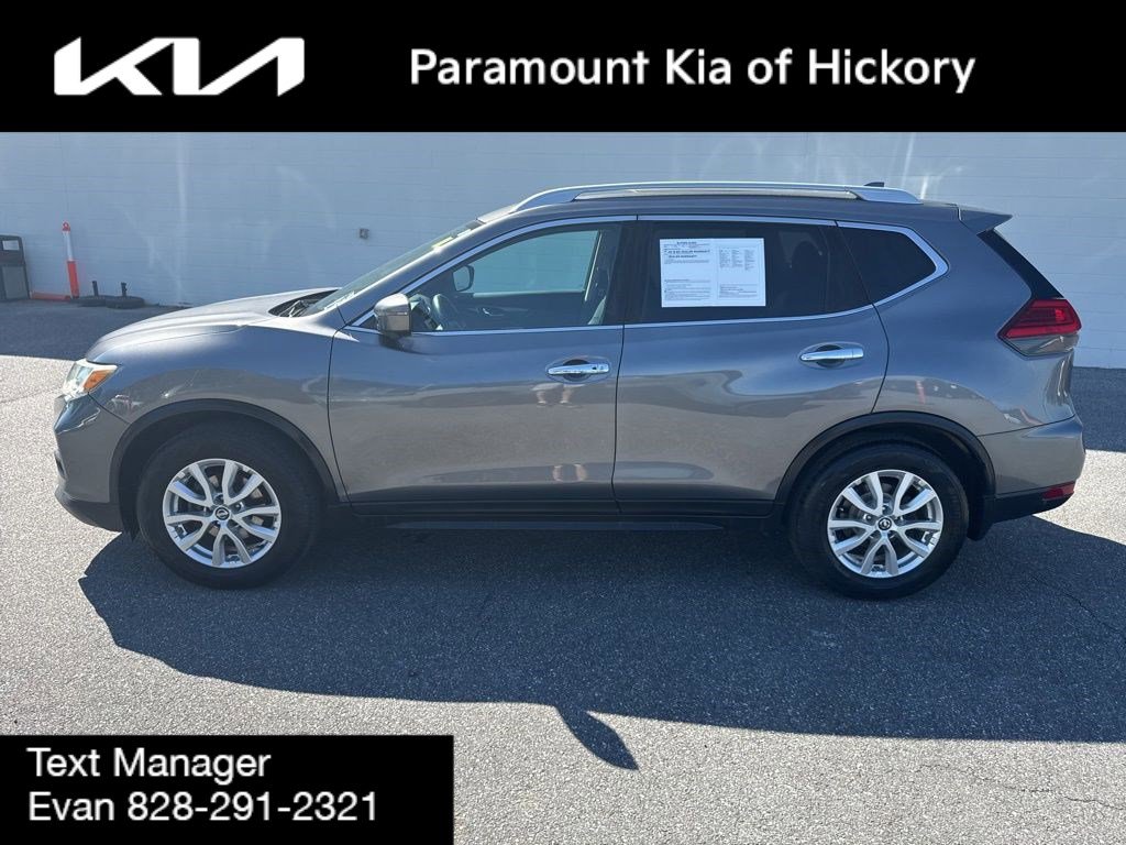 Used 2017 Nissan Rogue SV w/ Sun & Sound Touring Package image 4