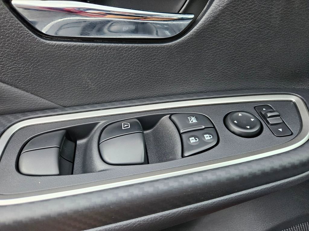 New 2025 Nissan Versa SR w/ Trunk Package image 12