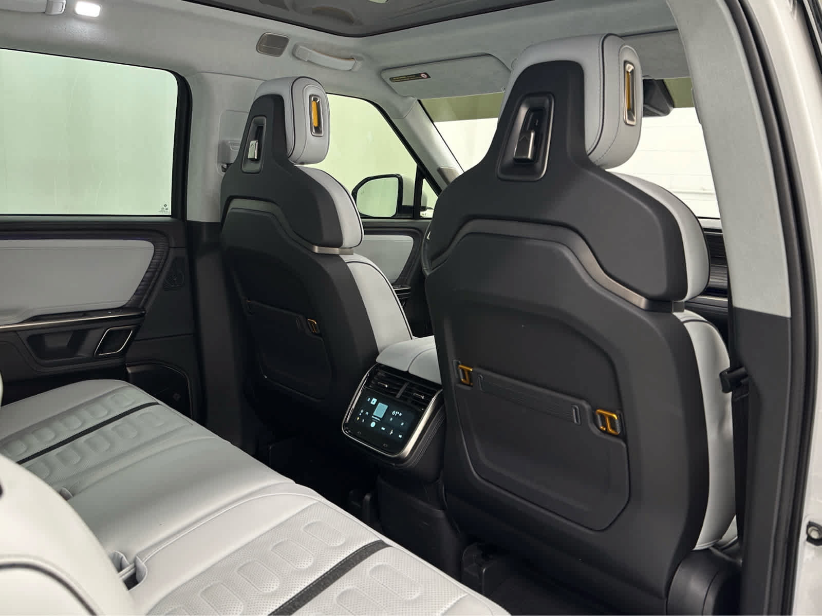 Used 2023 Rivian R1S Adventure Dual AWD/4WD image 21