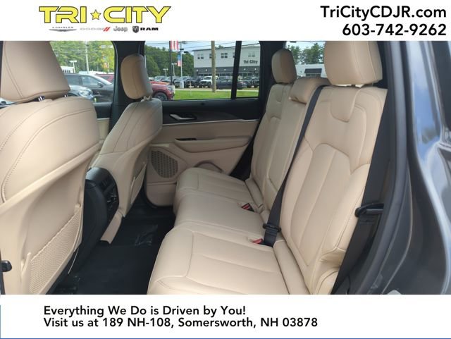 New 2025 Jeep Grand Cherokee Limited w/ Luxury Tech Group II image 40