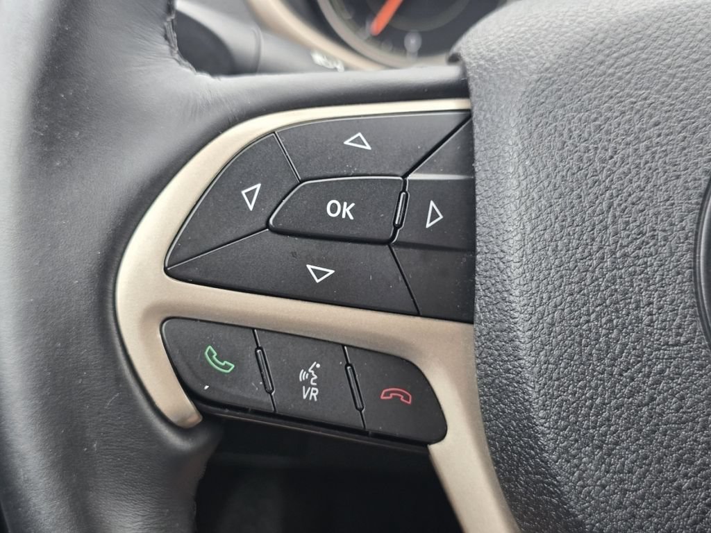Used 2017 Jeep Cherokee Limited AWD/4WD image 34
