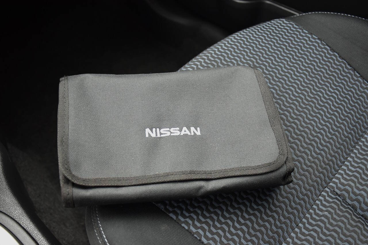 Used 2015 Nissan Versa Note SV FWD image 19