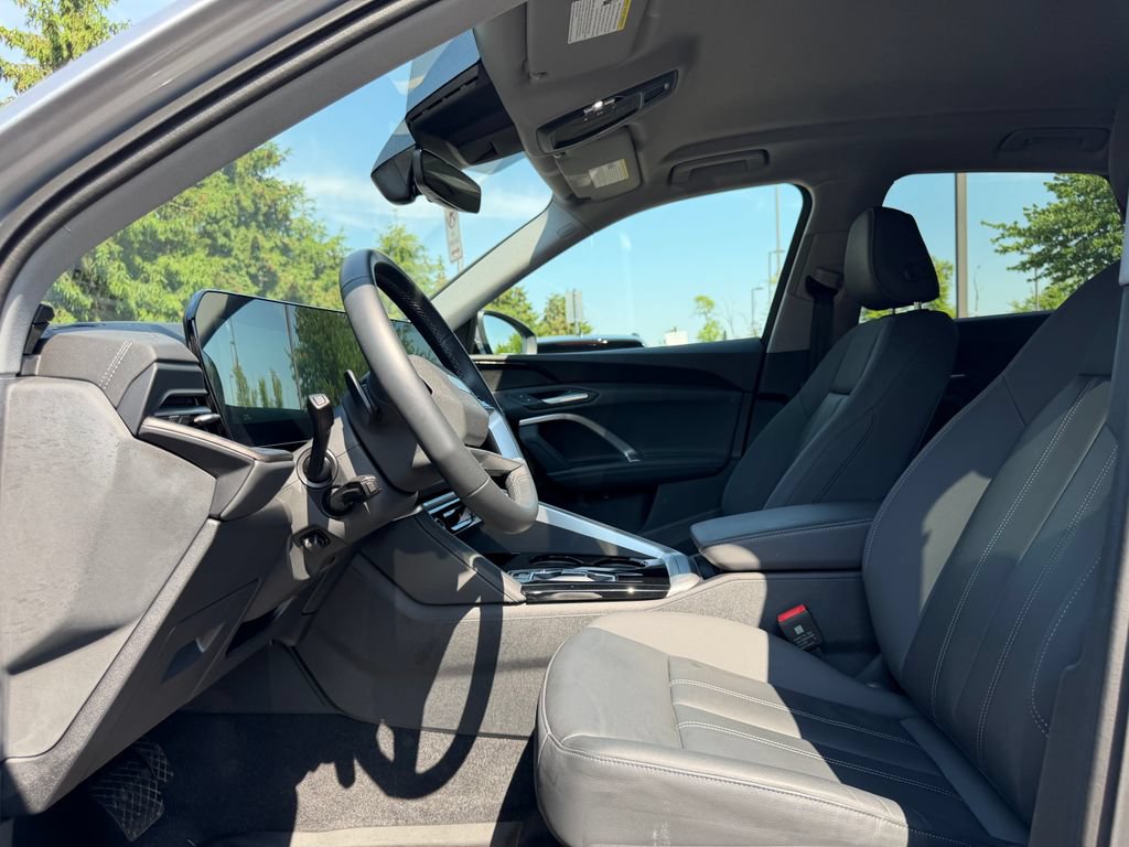 Used 2025 Audi Q5 Premium w/ Convenience Package AWD/4WD image 17